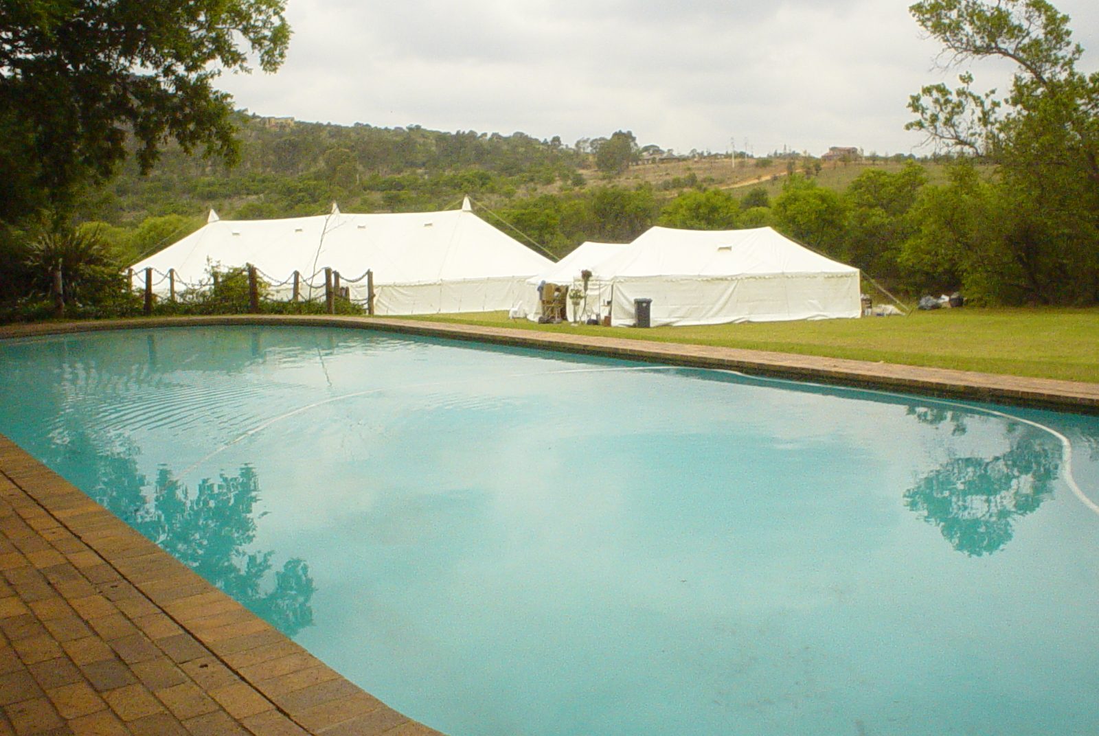 Tent_Huwelik_van_swembad